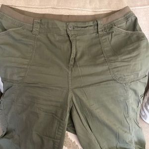 Plus size 16W capri khaki pants